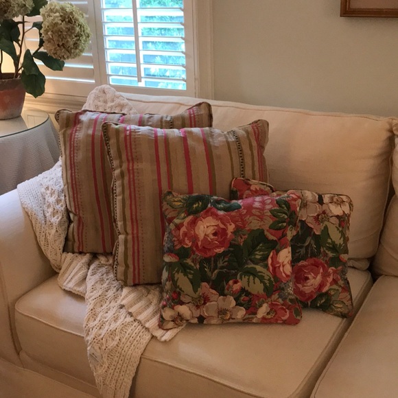 4 designer pillows - Picture 1 of 3